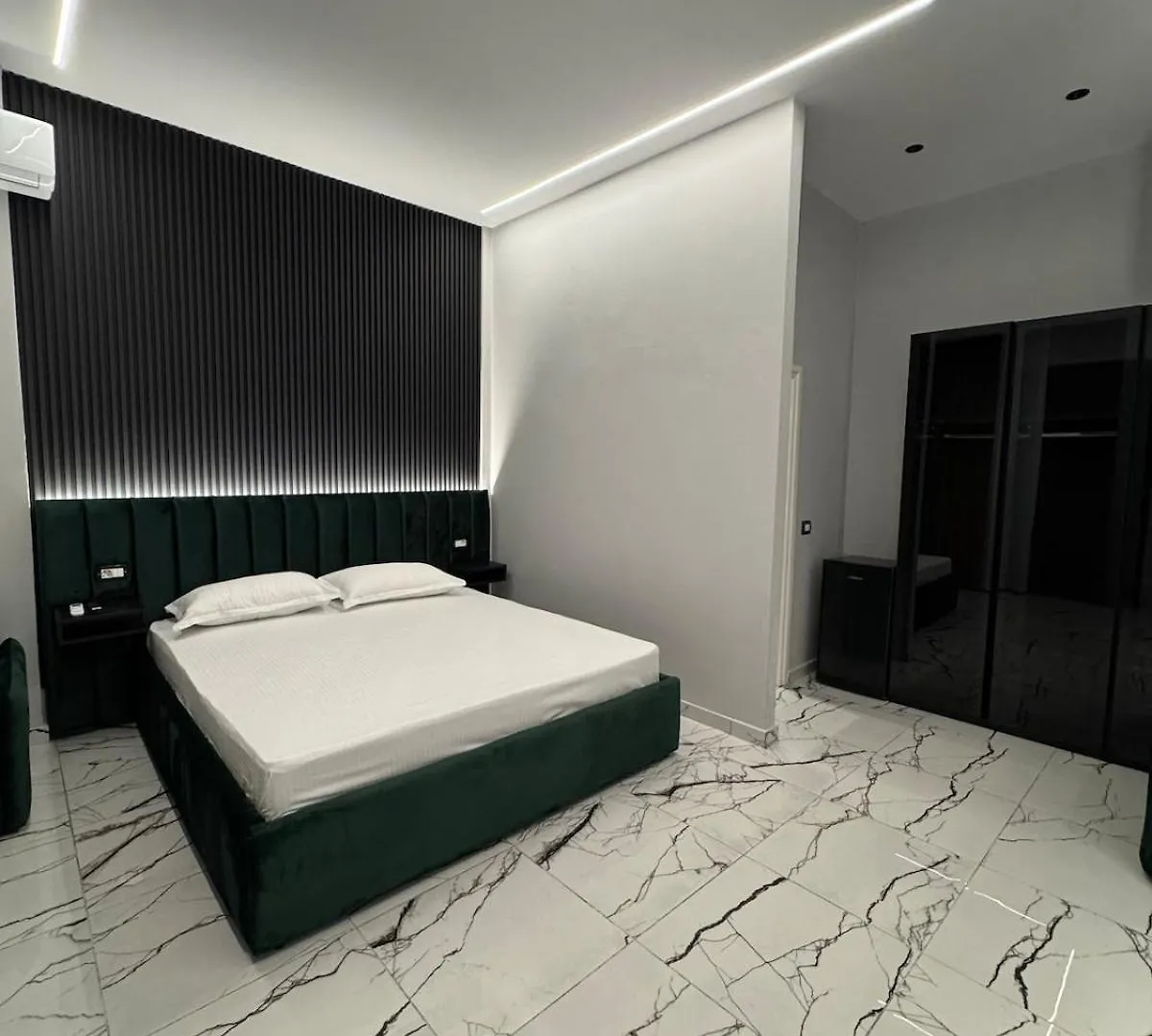 Cozy Corner Rooms Golem  Arnavutluk
